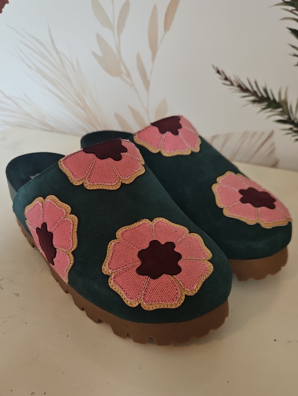 Chelsea & Violet Suede Evergreen Floral Platform Clogs, Embroidered Mules, Sz 8 - Picture 2 of 9